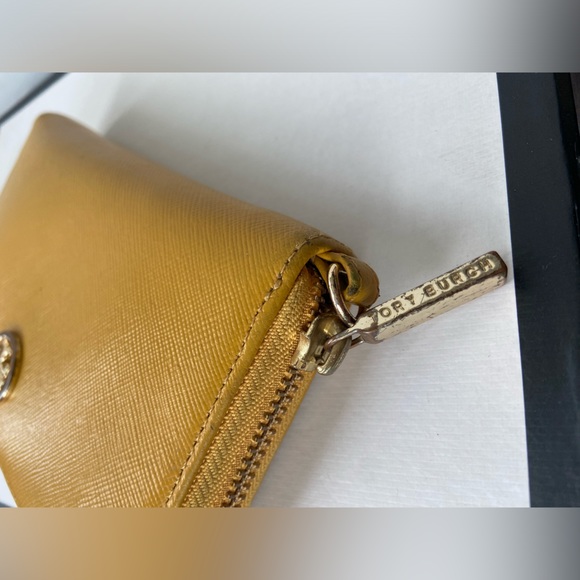 Authentic Tory Burch Wallet 🔥 - Picture 3 of 4
